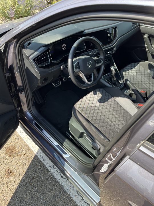 Concept nettoyage voiture sans eau Avignon