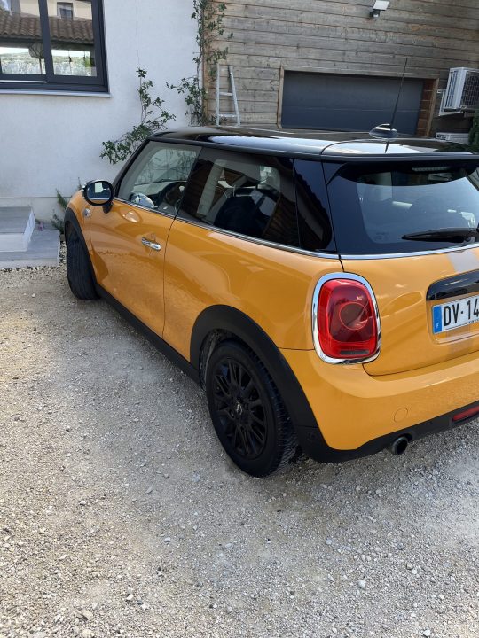 Concept nettoyage voiture sans eau Avignon